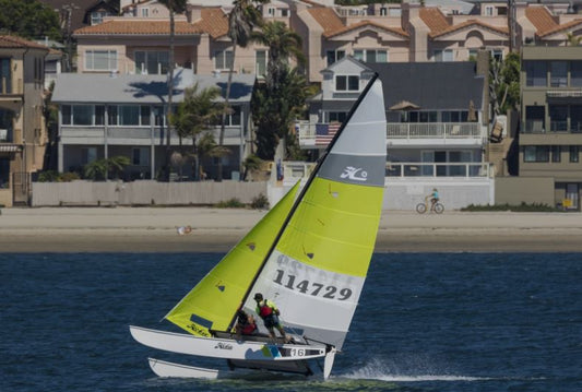 HC-16-RACE – Catamaran Hobie Cat 16 Race